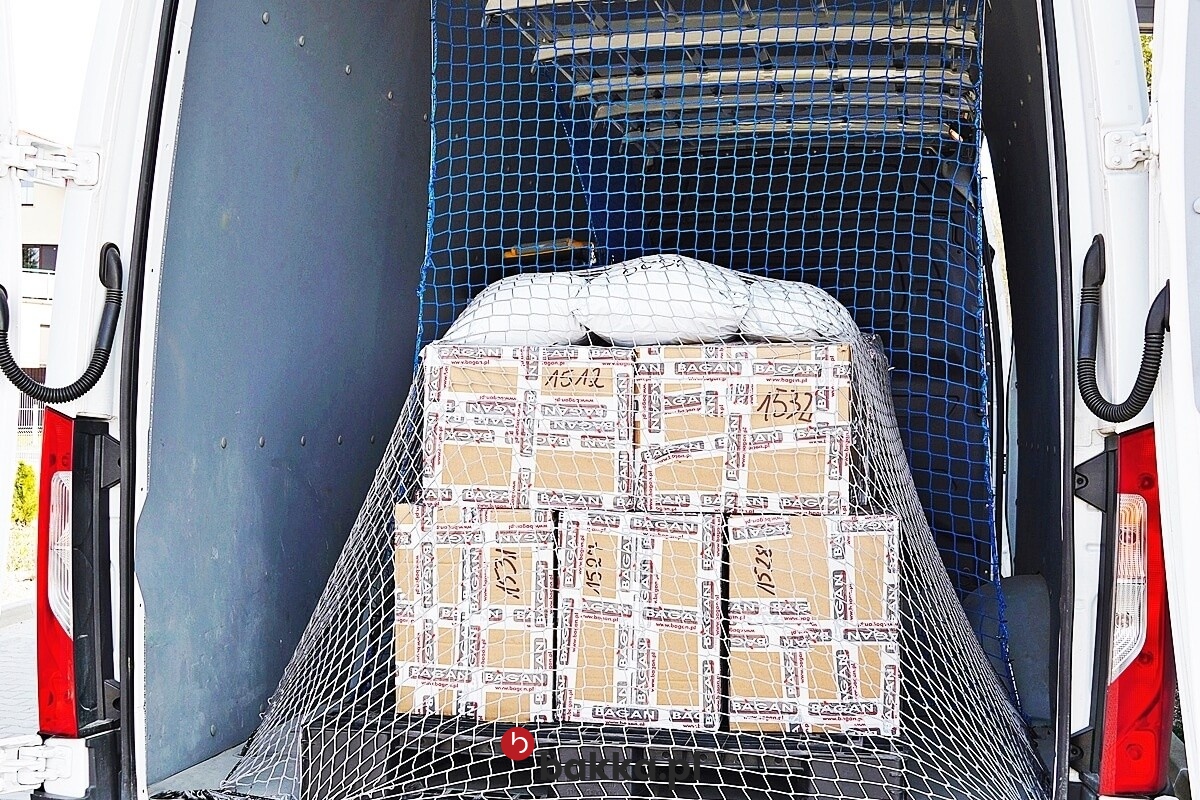  Bakka - Zabezpieczenia siatką w busie 