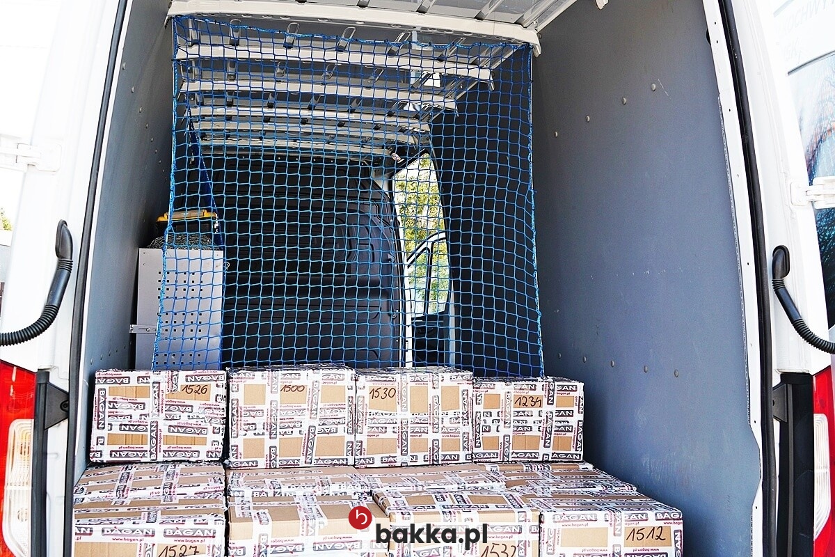   Bakka - Siatki zabezpieczające na wymiar do zabezpieczeń, wykonane z trwałego tworzywa o oczkach 4,5x4,5 cm i grubości 5 mm, dostępne w kilku kolorach. 