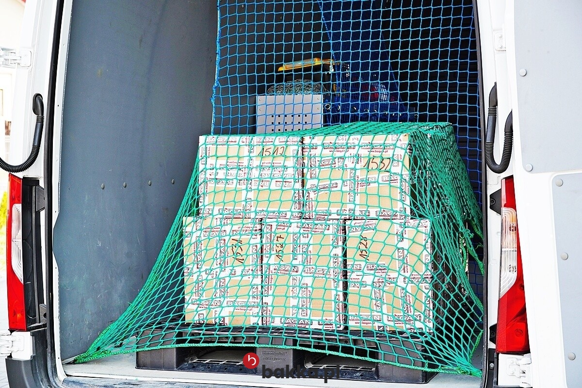   Bakka - Siatki zabezpieczające do busa na wymiar, wykonane z polipropylenu w kolorze zielonym z oczkami 10x10 cm. 