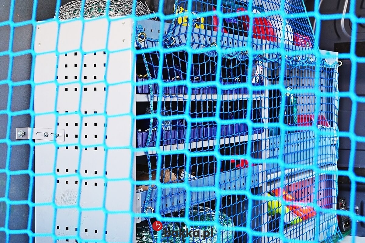 Bakka - Grodzie w busie z siatki - Podzielenie przestrzeni ładunkowej w busie - Lekkie zabezpieczenie siatką w busie 