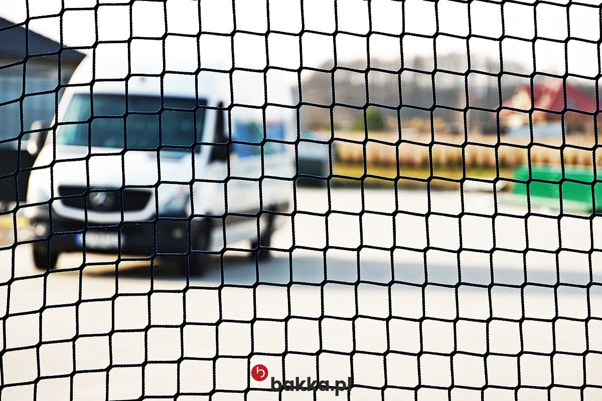  Bakka - Grodzie w busie z siatki - Podzielenie przestrzeni ładunkowej w busie - Lekkie zabezpieczenie siatką w busie 