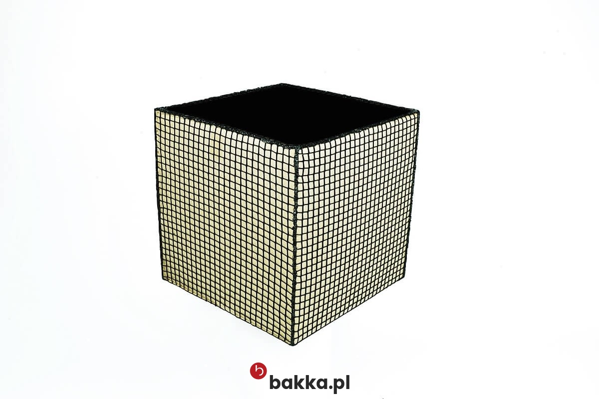   Bakka - Siatka zabezpieczająca transport na wymiar, elastyczna, pleciona z polipropylenu o oczkach 4,5x4,5 cm, dostępna w kilku kolorach. 